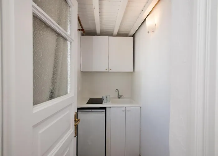 Lirous Daire Mykonos Town