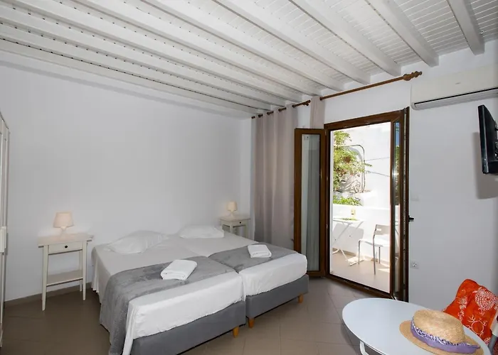 Lirous * Mykonos Town